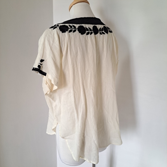Star Mela | Cream white & black embroidered tunic shirt with tassels - Picture 4 of 12